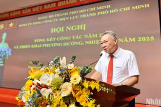 Đồng chí Phạm Quốc Bảo, Bí thư Đảng ủy, Chủ tịch Hội đồng Thành viên EVNHCMC phát biểu tại hội nghị.