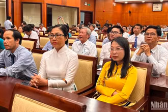 Các đại biểu dự hội nghị.