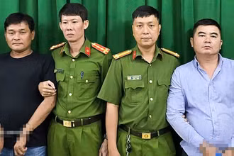 Các đối tượng tại cơ quan chức năng. (Ảnh: Công an cung cấp)