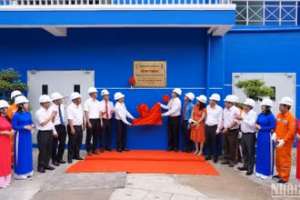 Nghi thức gắn biển công trình thi đua “Cải tạo Trạm biến áp 110kV Chợ lớn” cấp Công Đoàn Điện lực Việt Nam.