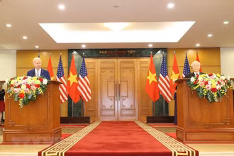 Tổng Bí thư Nguyễn Phú Trọng và Tổng thống Hoa Kỳ Joe Biden tại cuộc họp báo chung. (Ảnh: Trí Dũng/TTXVN)