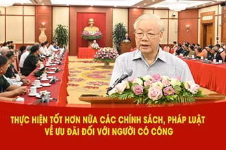 Tổng Bí thư Nguyễn Phú Trọng nói chuyện với người có công tiêu biểu toàn quốc. (Ảnh: Trí Dũng/TTXVN)