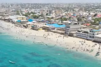 Một khu nghỉ dưỡng bên bờ biển ở thủ đô Mogadishu. (Ảnh: stratnews global)
