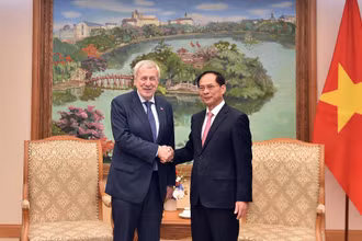 Phó Thủ tướng, Bộ trưởng Ngoại giao Bùi Thanh Sơn tiếp Bộ trưởng Ngoại giao Chile Alberto Van Klaveren