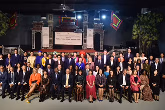 Đại sứ các nước thành viên UNESCO rất ấn tượng với đêm trình diễn di sản văn hóa Việt Nam. (Ảnh: Minh Duy)