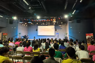 Trại hè Thanh niên Sinh viên Việt Nam tại châu Âu được tổ chức hàng năm nhằm tăng cường sự gắn kết cộng đồng thanh niên, sinh viên và kiều bào tại châu Âu. (Ảnh: KHẢI HOÀN)
