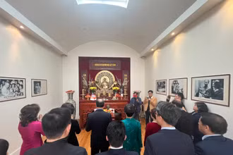 Lễ dâng hương tưởng nhớ, tri ân công đức của các Vua Hùng và các bậc tiền nhân đã có công dựng nước và giữ nước.