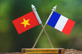 Quan hệ Việt Nam-Pháp, nhất là sau 10 năm thiết lập quan hệ Đối tác chiến lược (2014-2024), ngày càng phát triển tốt đẹp. Ngày 7/10/2024, dấu mốc mới trong quan hệ giữa hai nước được thiết lập trong chuyến thăm chính thức Pháp của Tổng Bí thư, Chủ tịch nước Tô Lâm. (Ảnh: Vietnam Briefing)