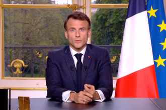 Tổng thống Emmanuel Macron kêu gọi sự đoàn kết của cả nước để nâng cao chất lượng công việc và cải thiện đời sống. 