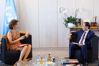 Tại buổi làm việc với Bộ trưởng Bùi Thanh Sơn, Tổng Giám đốc UNESCO Audrey Azoulay nhấn mạnh, Việt Nam là điển hình thành công trong kết nối giữa phát triển kinh tế và văn hóa.