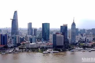Khu trung tâm Quận 1, Thành phố Hồ Chí Minh bên bờ sông Sài Gòn. Ảnh: Thanh Vũ.