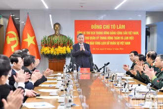 Tổng Bí thư Tô Lâm làm việc tại Bảo tàng Lịch sử Quân sự Việt Nam. (Ảnh: Đăng Khoa)