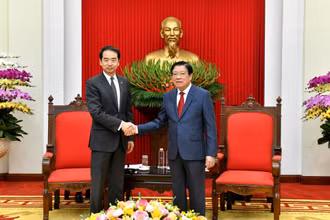 Đồng chí Phan Đình Trạc, Ủy viên Bộ Chính trị, Bí thư Trung ương Đảng, Trưởng Ban Nội chính Trung ương tiếp Đại sứ đặc mệnh toàn quyền Trung Quốc tại Việt Nam Hà Vĩ. (Ảnh: ĐĂNG KHOA)