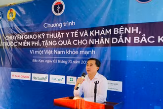Thứ trưởng Bộ Y tế Trần Văn Thuấn phát biểu tại chương trình chuyển giao kỹ thuật.