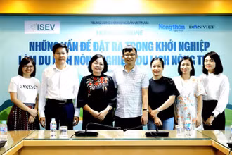 Các đại biểu tham gia Hội nghị trực tuyến với chủ đề “Những vấn đề đặt ra trong khởi nghiệp làm du lịch nông nghiệp, du lịch nông thôn” tại điểm cầu Hà Nội.