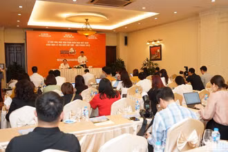 Toàn cảnh buổi gặp gỡ báo chí.