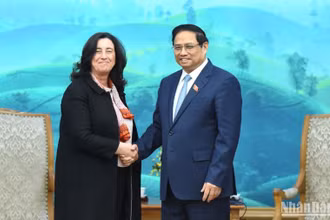 Thủ tướng Phạm Minh Chính đón bà Manuela Ferro, Phó Chủ tịch phụ trách khu vực Đông Á-Thái Bình Dương của Nhóm Ngân hàng Thế giới. 