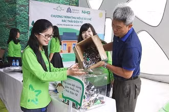 Thu hồi và tái chế rác thải điện tử.