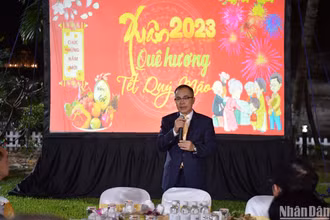 Đại sứ Việt Nam tại Thái Lan Phan Chí Thành phát biểu tại buổi lễ.