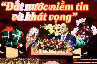 Chủ tịch nước Nguyễn Xuân Phúc phát biểu, chúc Tết bà con kiều bào. (Ảnh: TTXVN) 