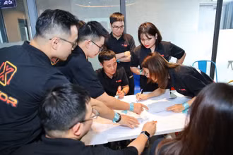 Các “đại sứ văn hóa” làm việc nhóm trong một buổi đào tạo kỹ năng triển khai hoạt động văn hóa.
