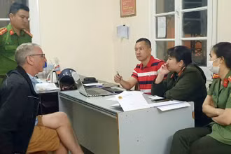 Nghi phạm Kenter JacoBus Johansen tại cơ quan điều tra.