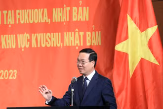 Chủ tịch nước Võ Văn Thưởng phát biểu tại buổi gặp mặt cán bộ, nhân viên Tổng Lãnh sự quán Việt Nam tại Fukuoka và đại diện lãnh đạo các Hội đoàn, kiều bào tiêu biểu tại khu vực Kyushu, Nhật Bản. (Ảnh: TTXVN)