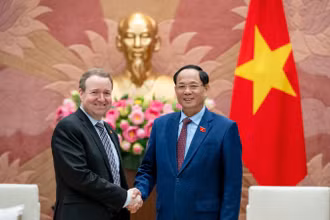 Phó Chủ tịch Quốc hội Trần Quang Phương tiếp Đoàn Ủy ban Chính sách Đối ngoại của Quốc hội Đan Mạch. 