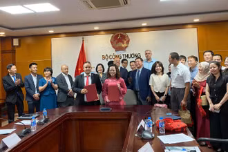 Lễ ký kết các biên bản ghi nhớ (MOU) giữa các đối tác.