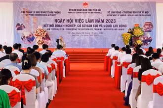 Các đại biểu tham gia ngày hội việc làm năm 2023.