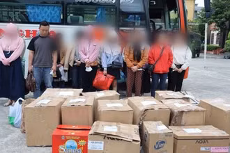 Các đối tượng cùng vật chứng trong vụ án.