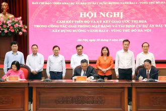 Đại diện thành phố Hà Nội và hai tỉnh Bắc Ninh, Hưng Yên ký kết giao ước thi đua giải phóng mặt bằng và tái định cư dự án đường Vành đai 4-Vùng Thủ đô.