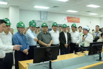 Thủ tướng Phạm Minh Chính thăm Phòng điều khiển trung tâm Nhà máy Nhiệt điện Thái Bình 2.