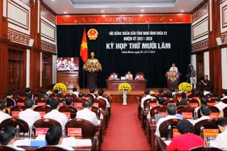 Quang cảnh tại kỳ họp Hội đồng nhân dân thứ 15 tỉnh Ninh Bình.