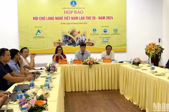 Họp báo chia sẻ thông tin về Hội chợ làng nghề Việt Nam năm 2024.