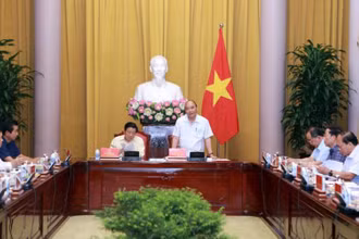 Chủ tịch nước Nguyễn Xuân Phúc phát biểu chỉ đạo tại buổi làm việc.