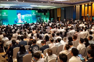 Khách mời tham gia Phiên toàn thể "Phát triển công trình xanh thúc đẩy chuyển đổi xanh ngành xây dựng: Cơ hội và thách thức".
