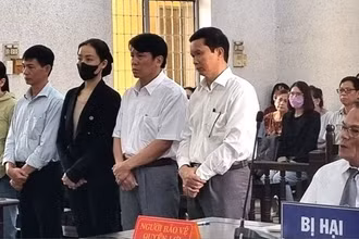 Các bị cáo tại phiên tòa.