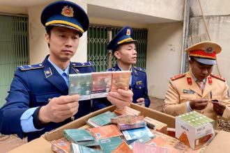 Lực lượng Quản lý thị trường tỉnh Lạng Sơn phát hiện, bắt giữ số lượng lớn các sản phẩm thuốc lá điện tử nhập lậu, không rõ nguồn gốc.