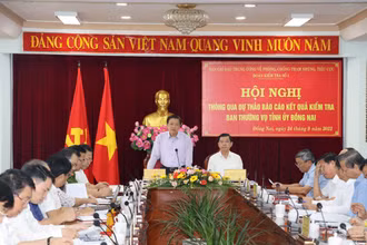 Đồng chí Phan Đình Trạc phát biểu kết luận hội nghị.