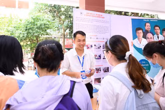 Hình ảnh tại Ngày hội tư vấn chuyên ngành, việc làm cho bác sĩ nội trú. (Ảnh: HMU)
