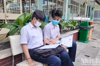 Thí sinh tại kỳ thi vào lớp 10 của Thành phố Hồ Chí Minh. (Ảnh: CAO TÂN)