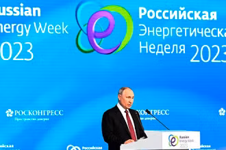 Tổng thống Nga Vladimir Putin phát biểu tại phiên toàn thể Diễn đàn quốc tế “Tuần năng lượng Nga”. (Ảnh: KREMLIN.RU)