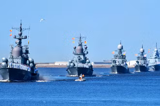Các chiến hạm của Hải quân Nga biểu dương sức mạnh ở Kronstadt. (Ảnh: RIA Novosti)