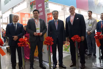 Khai trương gian hàng Việt Nam tại Worldfood Moscow 2024. (Ảnh: XUÂN HƯNG)