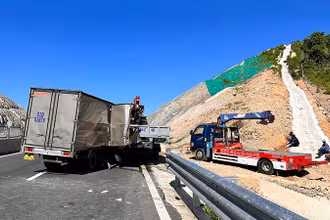 Hiện trường vụ tai nạn xảy ra ngày 6/8 tại Km199 cao tốc Vĩnh Hảo-Phan Thiết, thuộc địa bàn xã Hồng Liêm, huyện Hàm Thuận Bắc, tỉnh Bình Thuận.