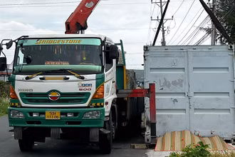 Hiện trường xe cẩu vướng dây điện trung thế tại xã Tân Thành, huyện Hàm Thuận Nam, Bình Thuận.