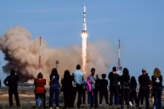 Phóng tàu vũ trụ Soyuz-2.1a cùng tàu vũ trụ Soyuz MS-27 từ Sân bay vũ trụ Baikonur. (Ảnh: RIA Novosti)