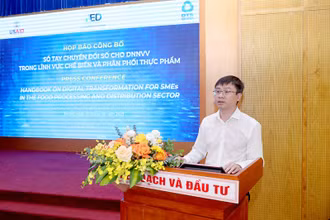 Ông Nguyễn Đức Trung, Phó Cục trưởng Cục Phát triển doanh nghiệp, Bộ Kế hoạch và Đầu tư phát biểu tại buổi họp báo công bố Sổ tay chuyển đổi số.