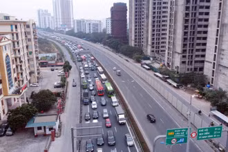 [Ảnh] Người dân ùn ùn trở lại Thủ đô sau dịp nghỉ Tết Dương lịch